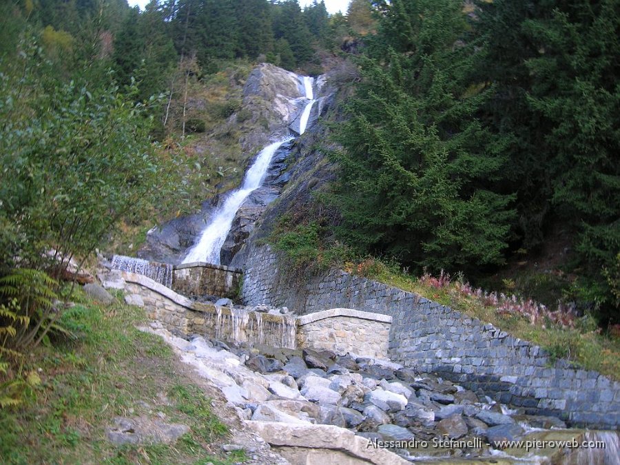 01 Cascata alla partenza.JPG